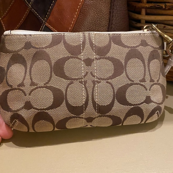 Coach Bleecker Wristlet/Demi Purse - Picture 4 of 12